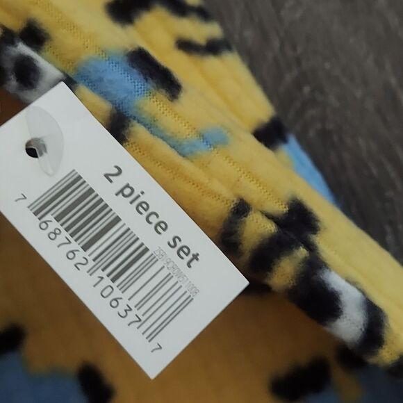 Despicable Me Yellow and Blue Minion Pajama Set Medium 8-10 - Picture 4 of 4